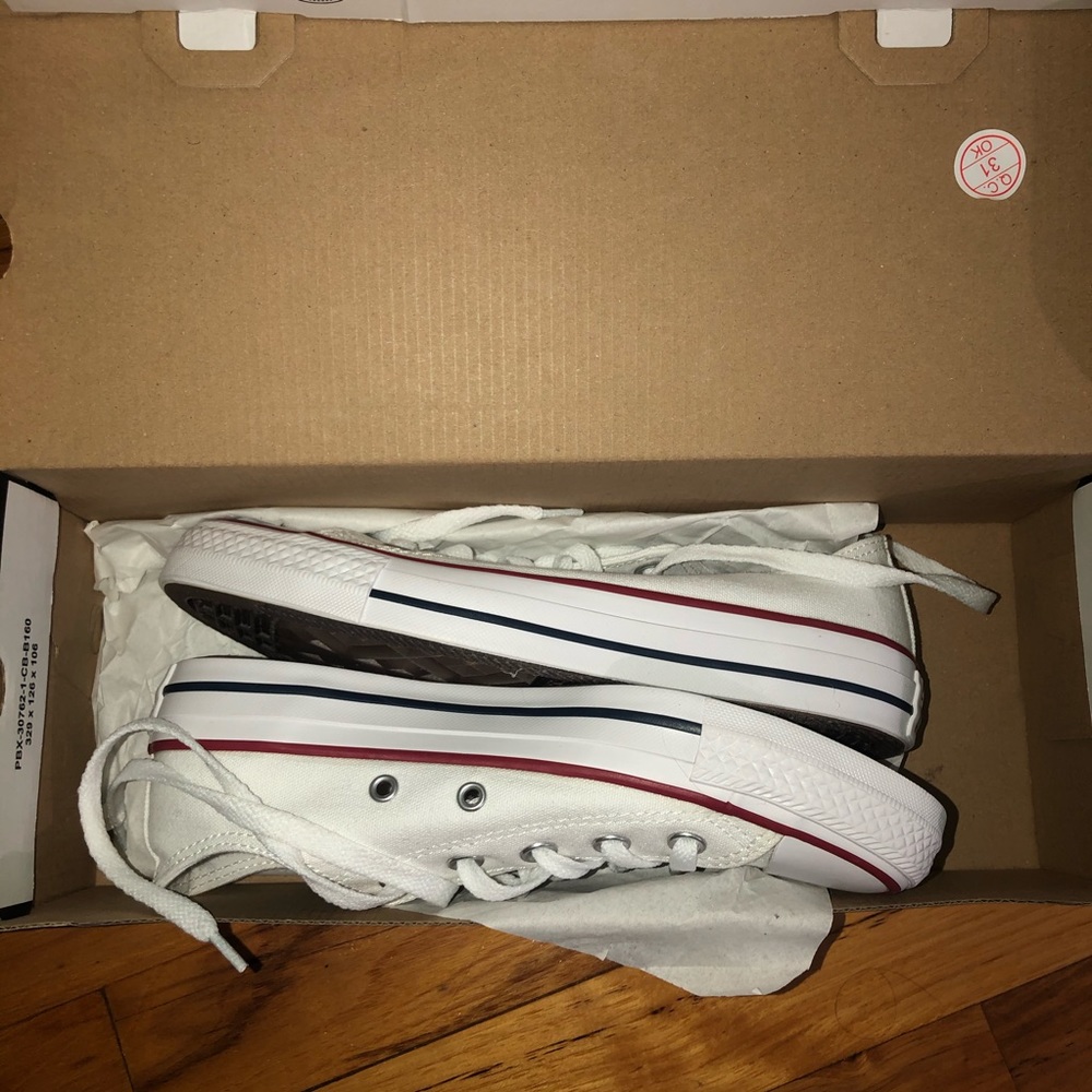 NWT white low top converse
